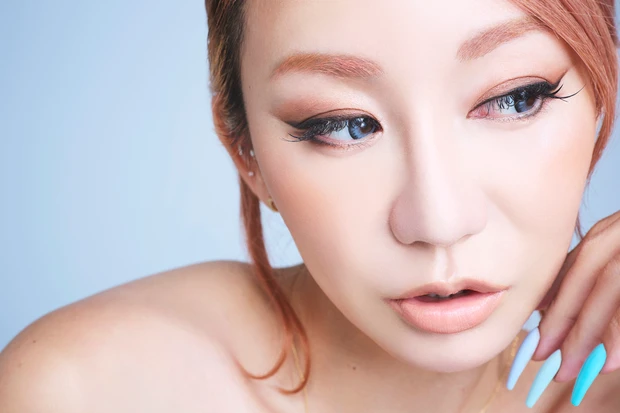 倖田來未、ギャルメイク、アイメイク、特注エクステ