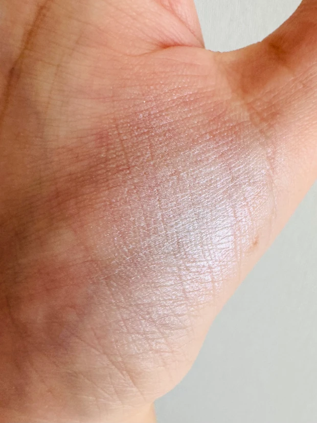 muiceのうるみハイライター PN01 ベビーサイダーのスウォッチ