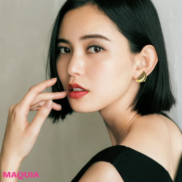 この秋本命のボルドーリップを無難に見せない！ グレーの目元でモダン＆洗練…