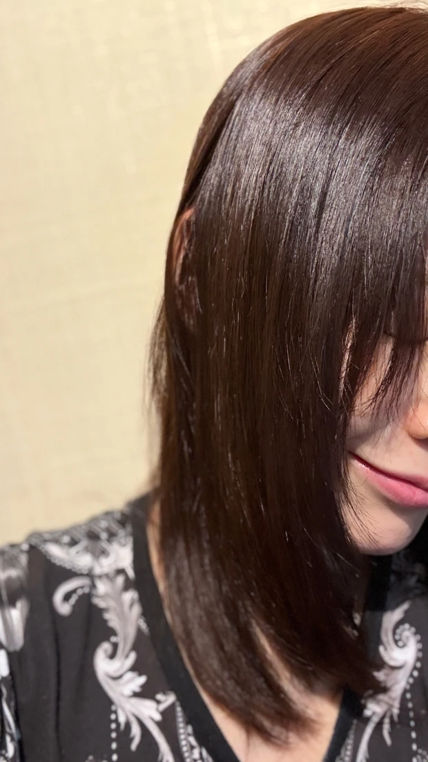 ＼あのプリュスオーからヘアアイロン登場／
ツヤサラ髪が一瞬で出来上がる！_4