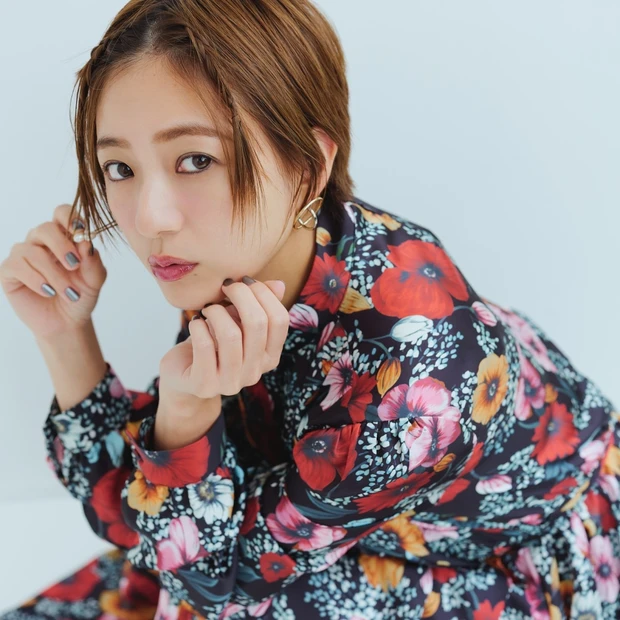 【女子会メイク】キラキラの力を借りた スモーキーEYEで華やかに_1