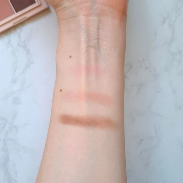 upink シャインオンステージアイパレット ピーチモーメントのスウォッチ