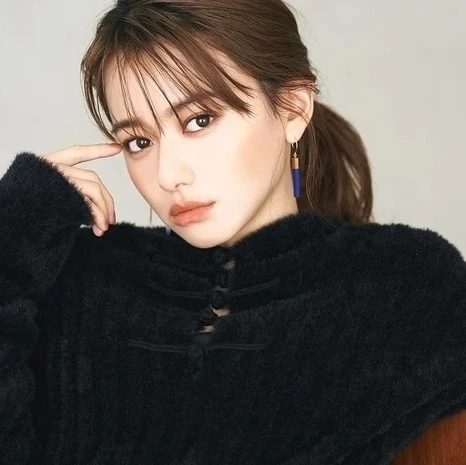 プチプラコスメ 秋顔先取り 山本舞香 北原 果 ベージュチーク