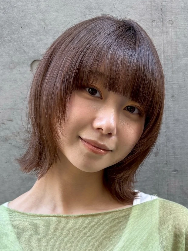 髪型　レイヤーボブ　ボブヘア　前髪あり　小顔ヘア　正面
