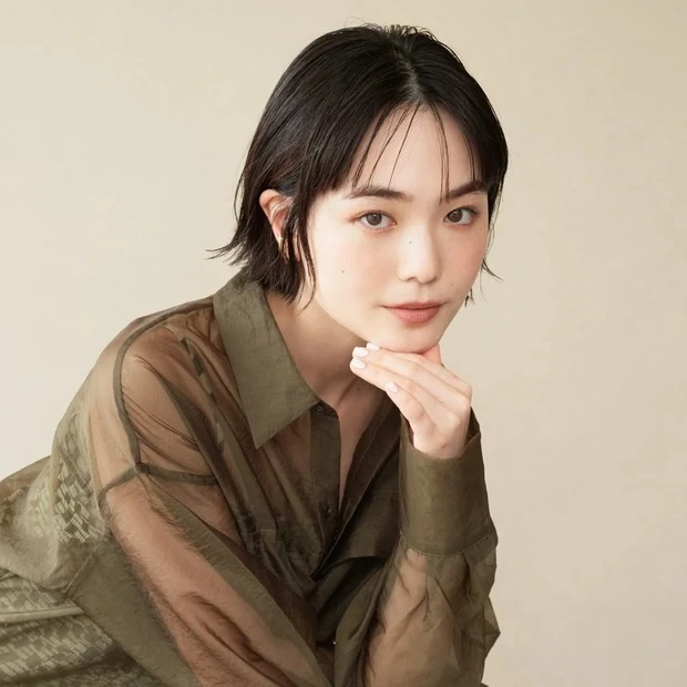 ショート ヘアアレンジ 丸顔さんにおすすめ!小顔効果が期待できるヘアアレンジ2選_2