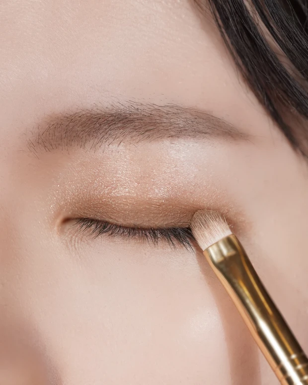 アイメイクの手順２