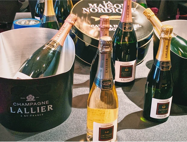 【超高コスパコスメ】ホリデーイベントに華やぎを…♡ ワインに似合うネイル＆リップ_4_1