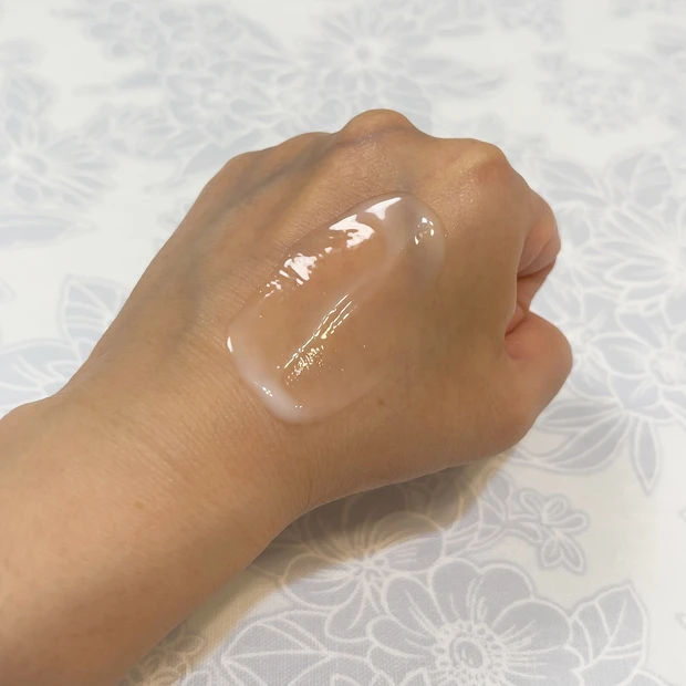 IHADAの薬用クリアエマルジョンのテクスチャー②