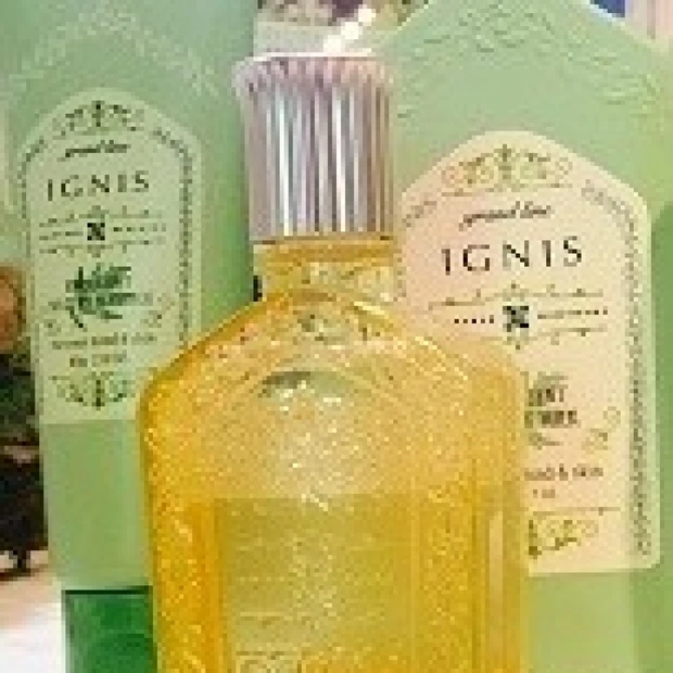 一瞬にして顔中に広がる☆エッセンスの香りできらめきを呼び覚まします♪