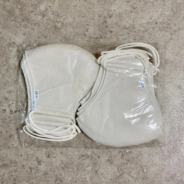 不織布立体フェイスマスク_箱から出した状態