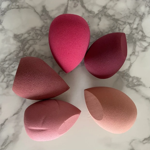 ベースメクに欠かせないスポンジ、毎日新しいものを