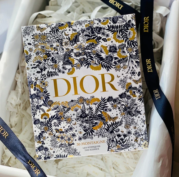 クリスマスコフレ２０２１速報】オンライン数量限定 Dior