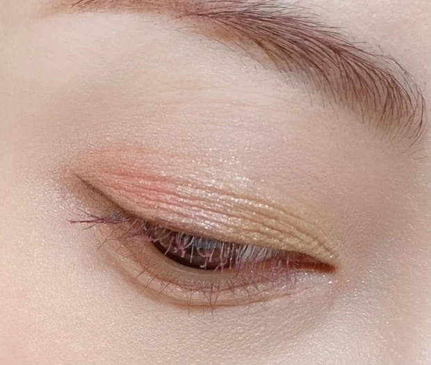 【クリスマスコフレ2021】【限定】発売当初欠品も、再入荷！《アンプリチュード 》アイシャドウパレットをスウォッチ&メイク。_7_2