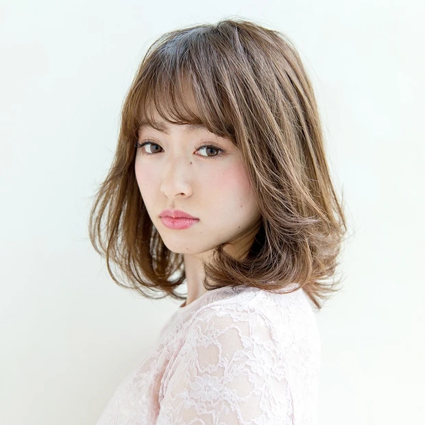 気取りのないキレイめヘアで好感度UP! 素敵女子のワンカールミディ