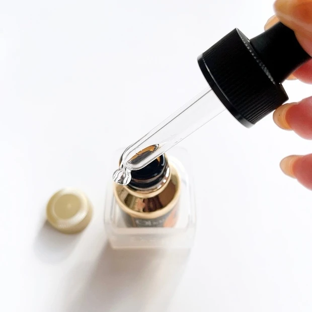 【MAQUIAベスコス殿堂入り】美容好きに愛されるアイテム［オバジCセラム NEO］今より一歩踏み込んだエイジングケアを考えている人におすすめしたい一品。
オバジの種類と選び方ついてもご紹介！_3_1