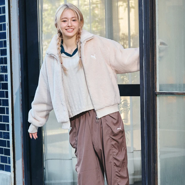 【山本舞香さんの美活スニーカー5選】愛犬との散歩にはこれ！はき心地もおし…