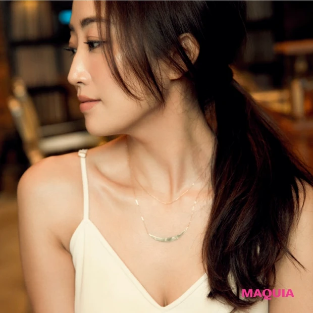 神崎恵流・夏のBARで視線を集める♡ メイク・ヘア・しぐさの美人レシピ