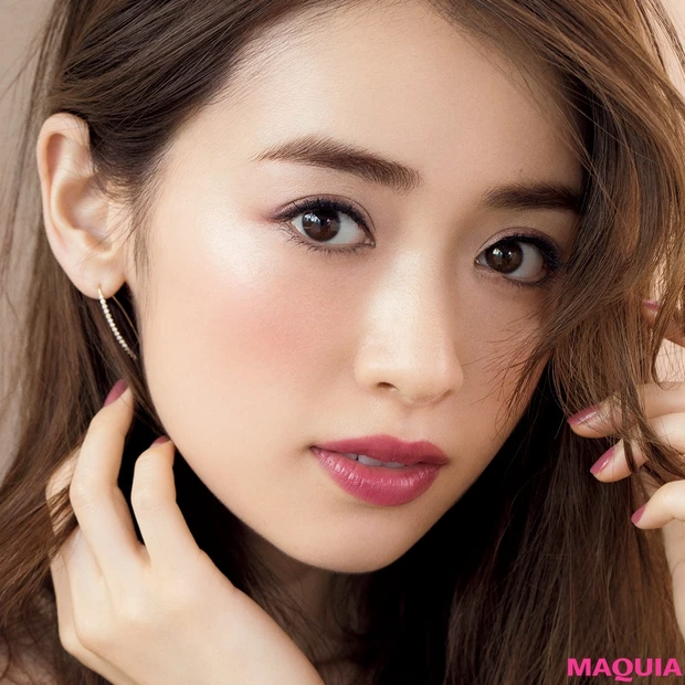 濃い色リップなら、眉毛はどうする？ 千吉良恵子流・軽やかバランス眉メイク