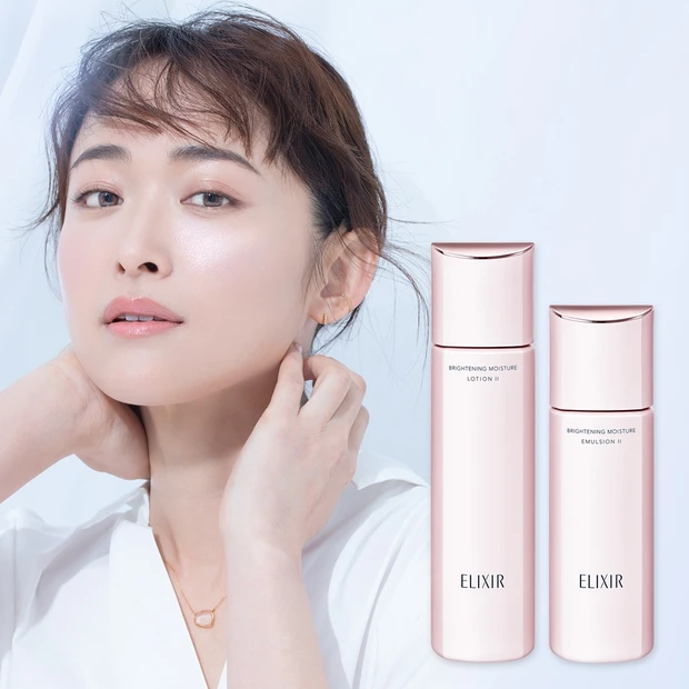 エリクシールの「光ブースト化粧水」で透明感とハリに満ちた肌へ