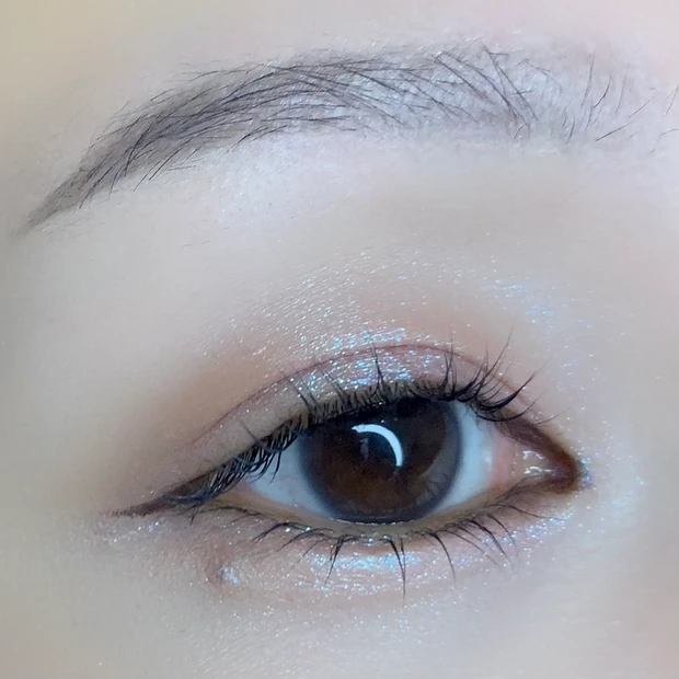 シュウウエムラ クラッシュド ジェム アメジストレイン メイク使用イメージ