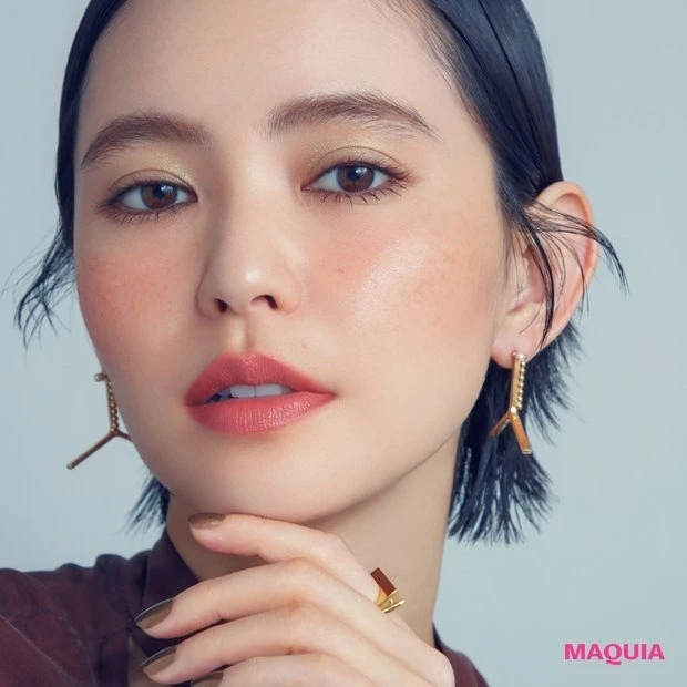 大人のプチプラメイク4選_ベージュチークでモダンな雰囲気に_1