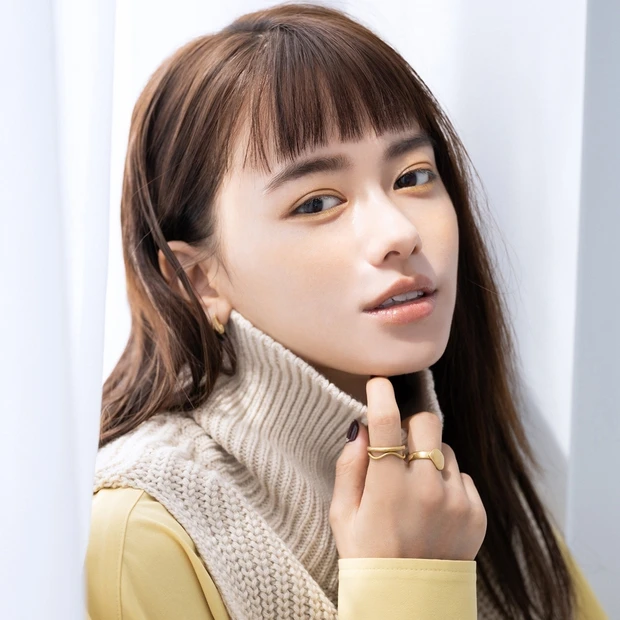 難易度高めなイエローコスメに挑戦! 【山本舞香×北原果】簡単に洒落るイエローワントーンメイク