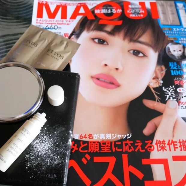 Q.髪に使う白い粉の付録って何?!答:マキア8月号で!