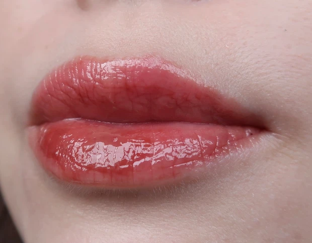 ミルクタッチ  ジュエリーフィットティンティッドグロウティント　10 Fallen Coco　唇