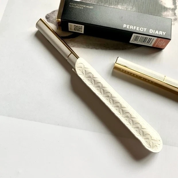 【中国コスメ】PERFECT DIARY（パーフェクトダイアリー）サテンルージュ スリム リップスティック_ケース