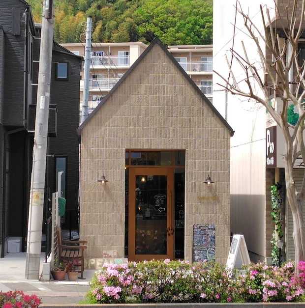 ASUKA　ひとリート　半日　リトリート　郊外　カフェ　高幡不動駅　Barry's Cafe　外観