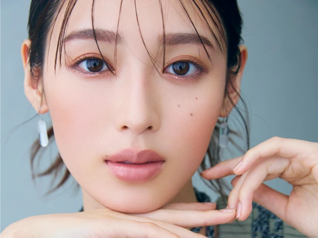 【白石 聖さん】2025年秋のトレンドメイクは低温ピンク×オレンジでつくる！