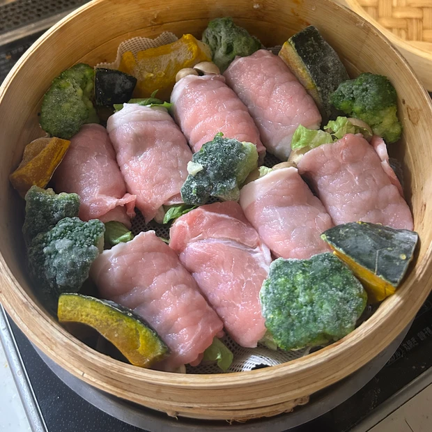 美肌になる簡単せいろ蒸しレシピ|彩り野菜の豚肉巻き