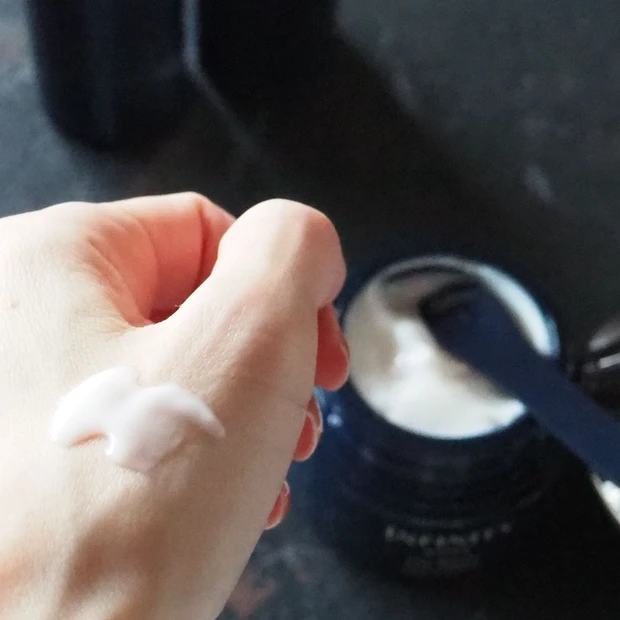 「インフィニティ ザ リペア ジェルクリーム」のテクスチャー