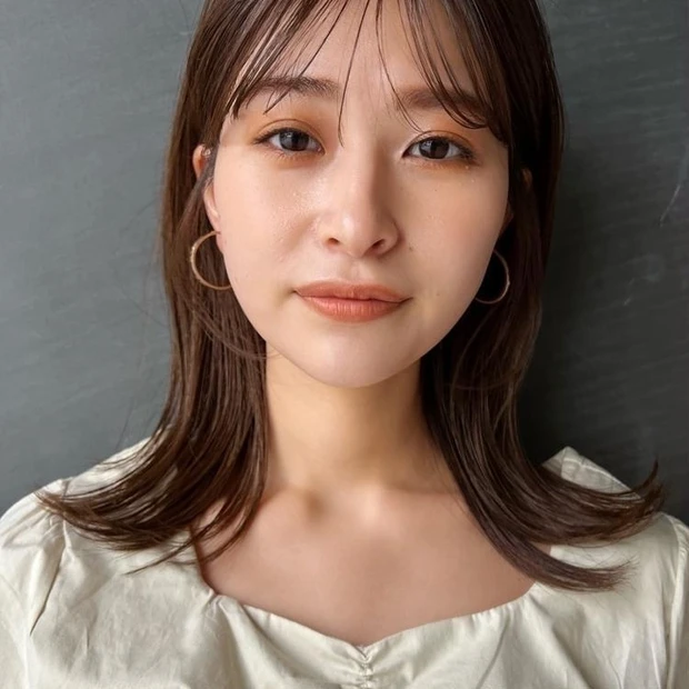 ミディアム　ヘア　髪型　ヘアスタイル　30代　40代　暗髪　前髪あり　ダーク　ブラウン