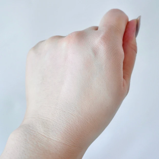 ベストコスメ 2022下半期 ファンデーション MAQuillAGE(マキアージュ)ドラマティックエッセンスリキッド ベビーピンクオークル00 スウォッチ