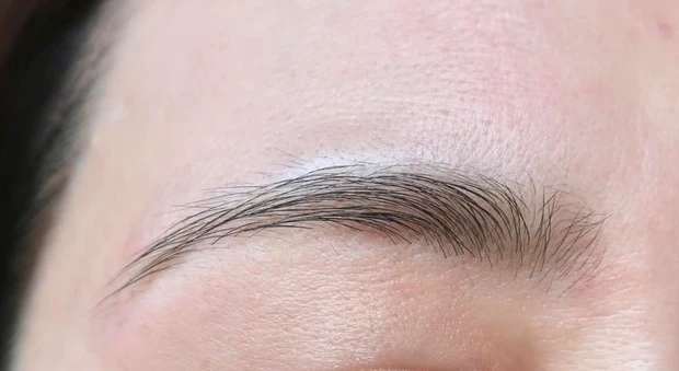 アッシュ系の明るめブラウンヘアの方に