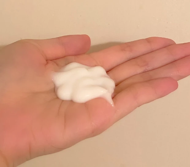 パサつく毛先もなめらかに美しく!「うるおい美容水」配合⭐︎軽いのにモコモコの泡でしっとり軽やか♪_3