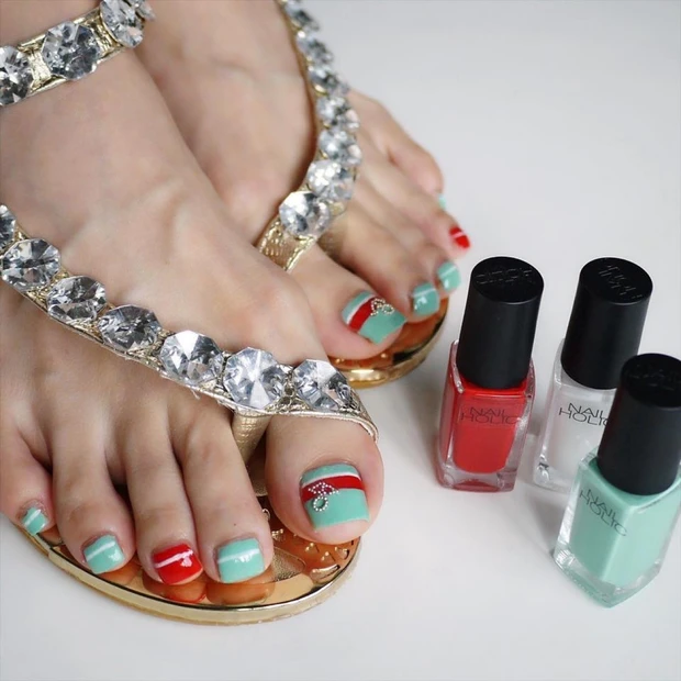 ビーチで目立てる!大人カジュアルな爽やかマリンネイル【ギ☆のセルフネイル…