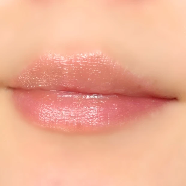 トリデンの人気リップケアアイテム「ソリッドイン セラミド リップエッセンス」と「セルメイジング コラーゲン リップエッセンス」を比較