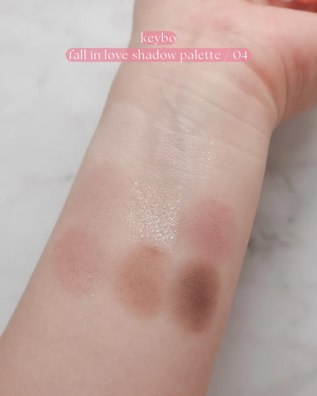 keybo fall in love shadow palette 04のグレージュ系アイシャドウパレット