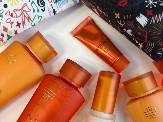 【クリスマスコフレ2025】ドクターシーラボ×SHOGO SEKINE氏のコラボポーチ付き！ VC100シリーズの豪華セットが登場