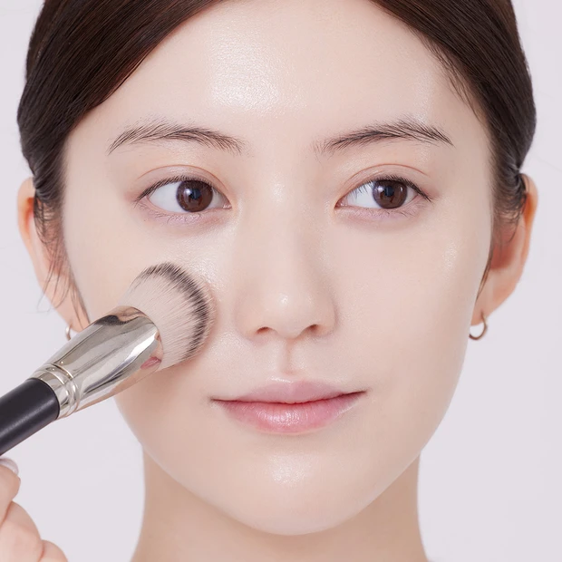 マキア　リキッドファンデーション　塗り方　ブラシ　3