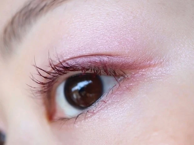 【桜コスメ】桜色アイシャドウをメインに使った春メイク_目元アップ3