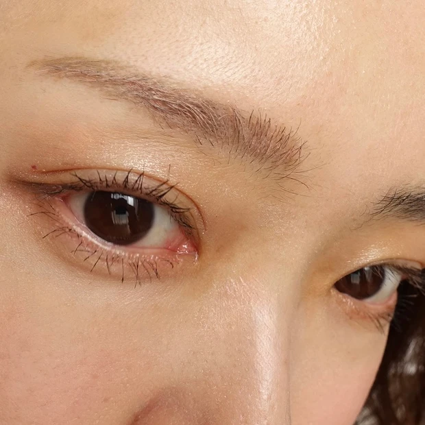 【ロムアンド】人気の眉マスカラ5色を比較レビュー！ハンオールブロウカラの推しカラー紹介：④【眉の存在感を消したいなら】10 ブロッサムグレー