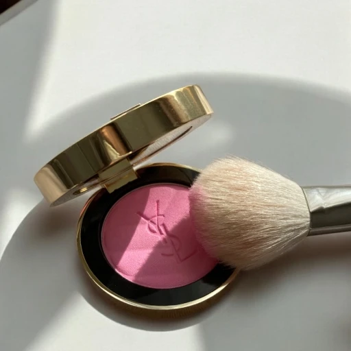 神崎恵おすすめ　完売品YSL パウダーチーク ピンク44 新商品 神崎恵おすすめ 完売品YSL パウダーチーク ピンク44 新商品