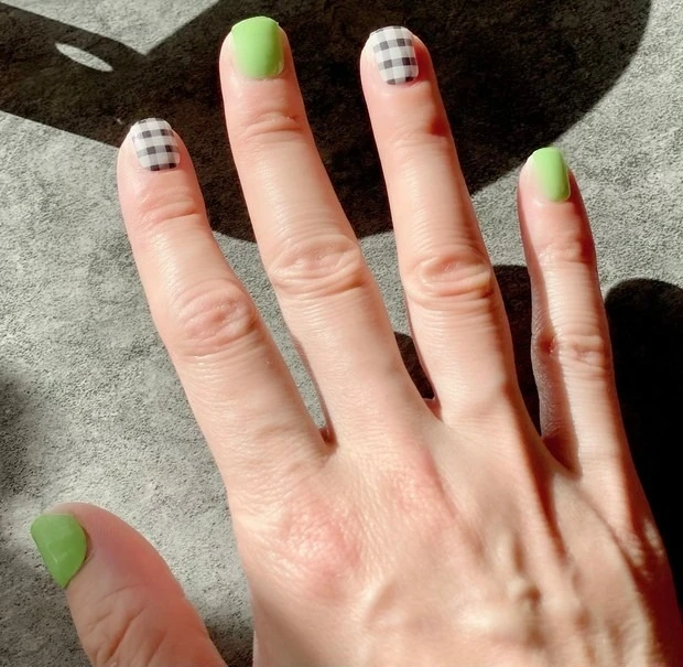 美容好きが注目！ おすすめのジェルネイルシール8選_【おすすめジェルネイルシール③】WAKEMAKE（ウェイクメイク）