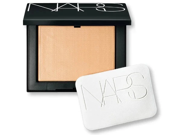 2026年春夏最新作 長井かおりさんイチオシの毛穴におすすめのパウダー NARS ライトリフレクティングセッティングパウダー プレスト N 05555