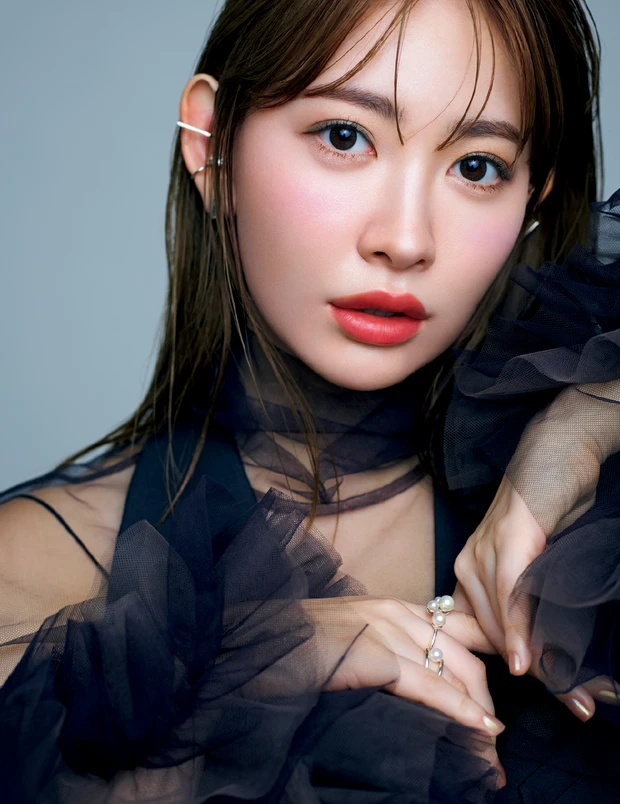 【秋メイク】辛口なカーキの目元を主役に甘さをひとさじ加えるバランスが気分