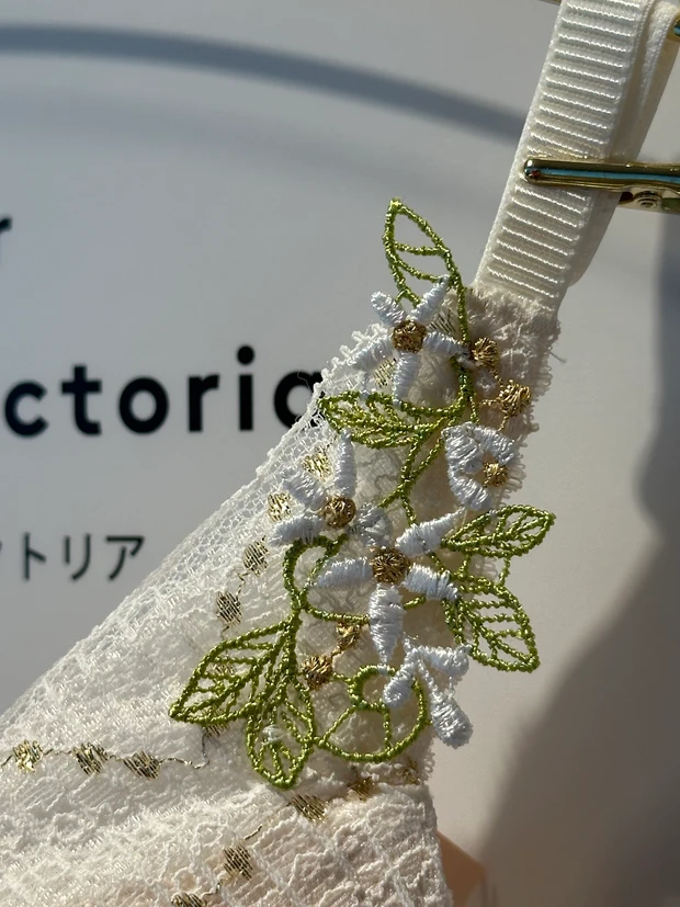 AMOSTYLE BY Triumph6柄6色シリーズの新作は歴史上の女性が愛した花がテーマ「My flower」_6_1