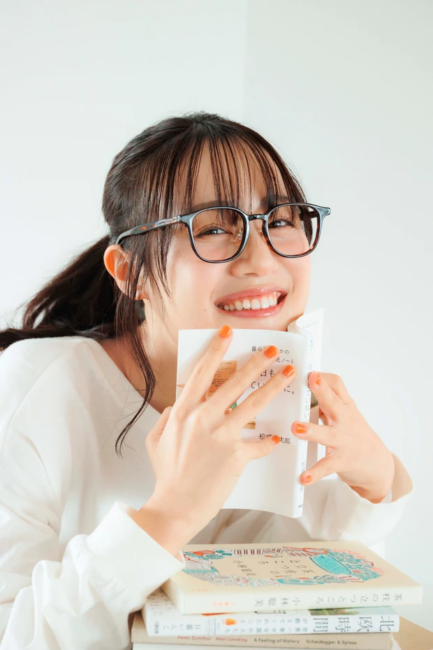 伊藤美来 メタライズアート M-2 声優・伊藤美来さん PhotoGallery | マキアオンライン | 美容